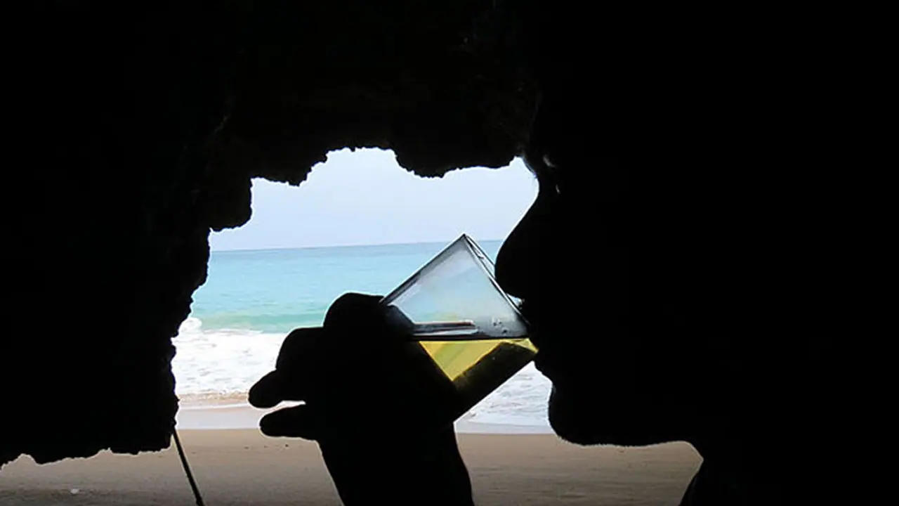 ഒറ്റവലിക്ക് ഒരു കുപ്പി മദ്യം; പിന്നീട് യുവാവിന് സംഭവിച്ചത്.!