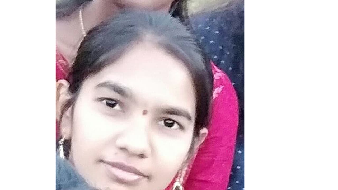 ವಿಷ ಸೇವಿಸಿದ ವಿದ್ಯಾರ್ಥಿನಿ ಚಿಕಿತ್ಸೆ ಫಲಕಾರಿಯಾಗದೇ ಸಾವು