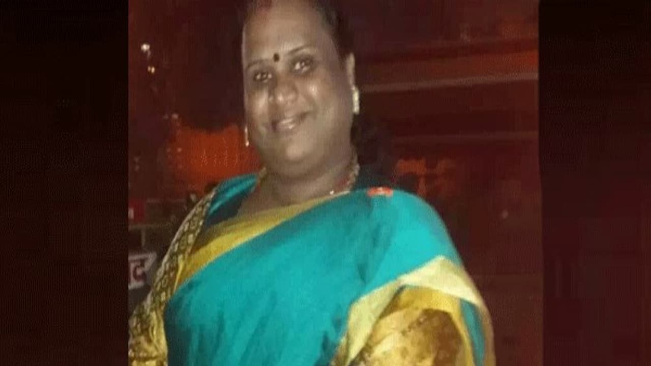 பல்வேறு துறைகளில் அசத்தி வரும் திருநங்கைகள் ; இந்தியாவின் முதல் வழக்கறிஞராக பொறுப்பேற்பு! பல்வேறு துறைகளில் அசத்தி வரும் திருநங்கைகள் ; இந்தியாவின் முதல் வழக்கறிஞராக பொறுப்பேற்பு!