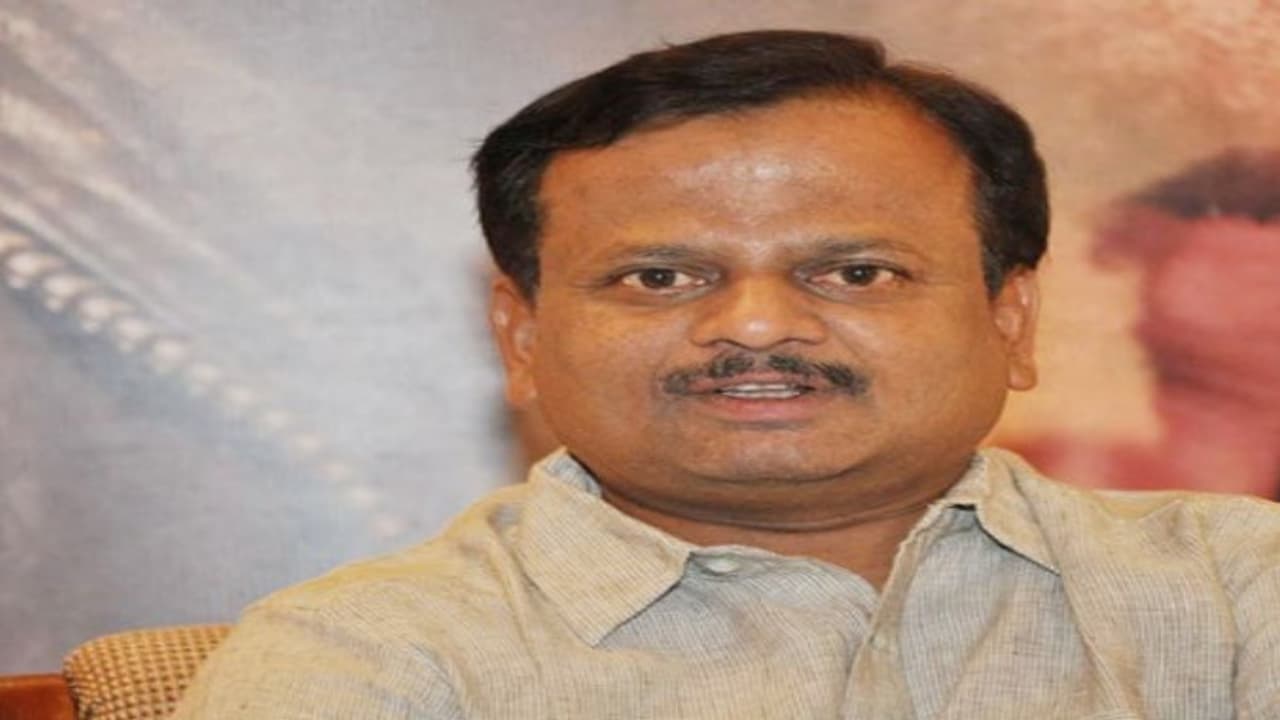 భారత్పై మిడతల దాడి ఇప్పుడే కాదు.. 1903లోనే ముంబైలో జరిగిందన్న కె.వి. ఆనంద్ భారత్పై మిడతల దాడి ఇప్పుడే కాదు.. 1903లోనే ముంబైలో జరిగిందన్న కె.వి. ఆనంద్