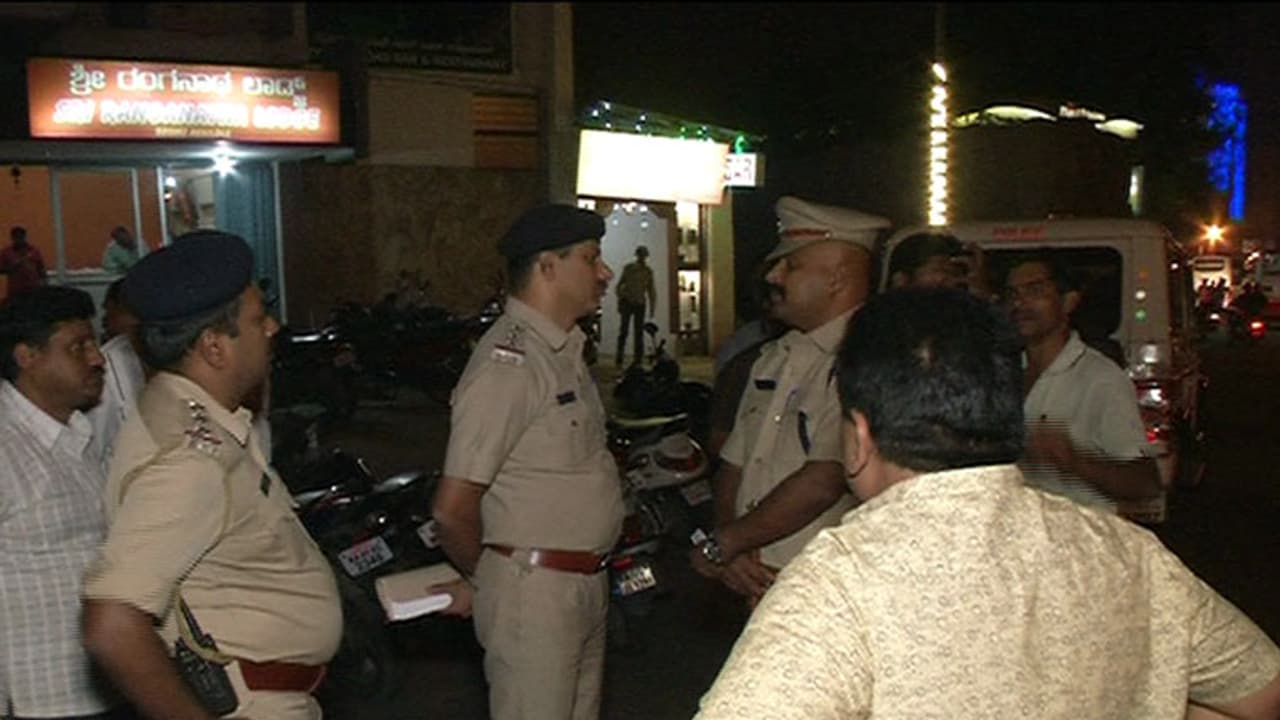 Special 26 inspired robbers loot, dupe people of ₹1.80 crore Special 26 inspired robbers loot, dupe people of ₹1.80 crore