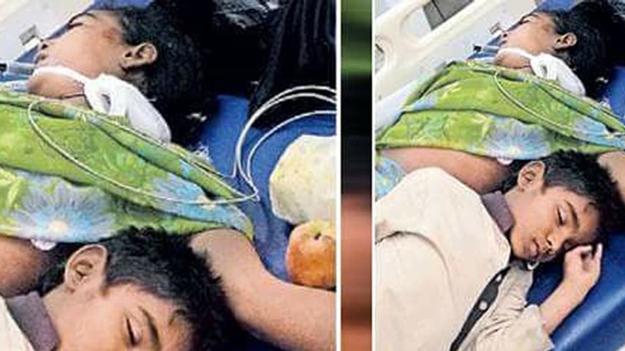 గుండెలు పిండి చేసే ముచ్చట ఇది గుండెలు పిండి చేసే ముచ్చట ఇది