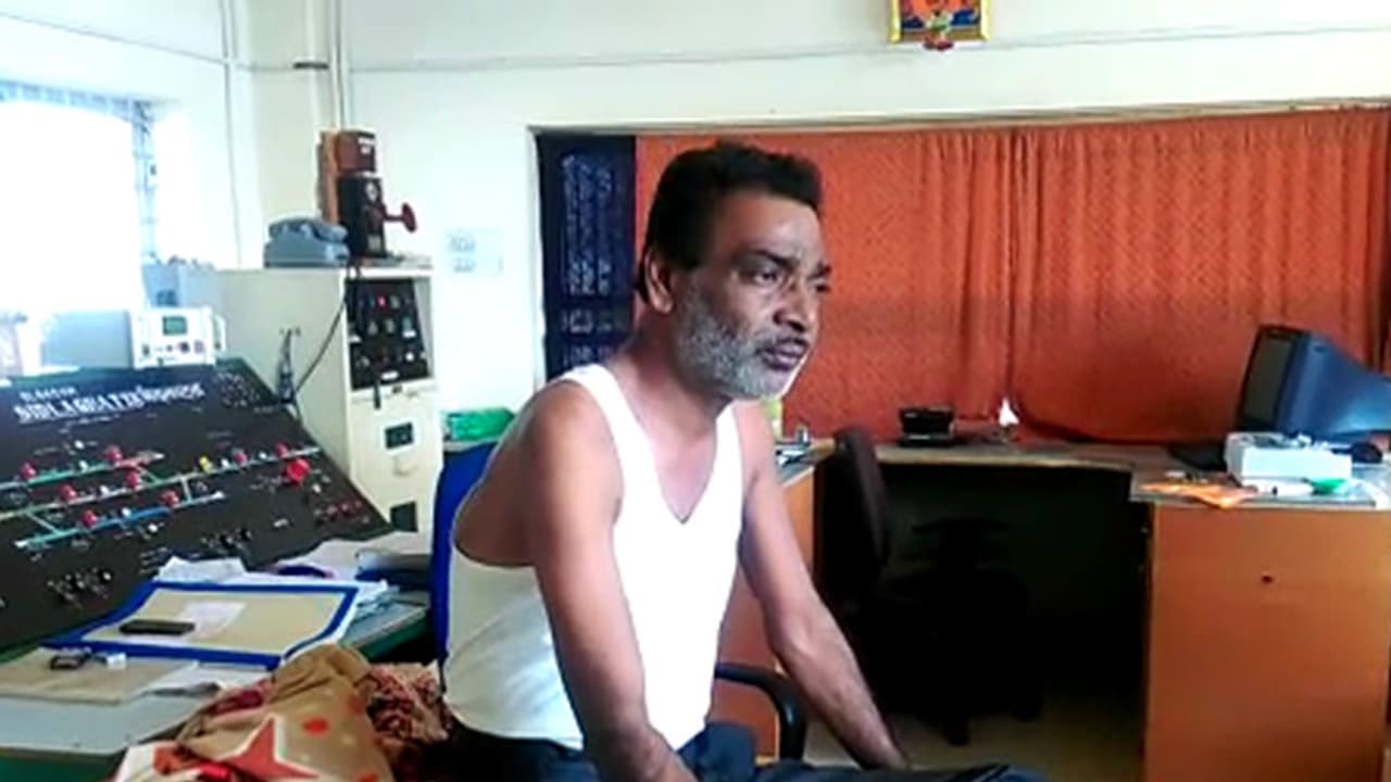 ಸುವರ್ಣ ನ್ಯೂಸ್ ಇಂಪಾಕ್ಟ್: 'ಡ್ರಿಂಕ್ ಮಾಸ್ಟರ್' ರೈಲ್ವೇ ಸ್ಟೇಶನ್ ಮಾಸ್ಟರ್ ಅಮಾನತು ಸುವರ್ಣ ನ್ಯೂಸ್ ಇಂಪಾಕ್ಟ್: 'ಡ್ರಿಂಕ್ ಮಾಸ್ಟರ್' ರೈಲ್ವೇ ಸ್ಟೇಶನ್ ಮಾಸ್ಟರ್ ಅಮಾನತು