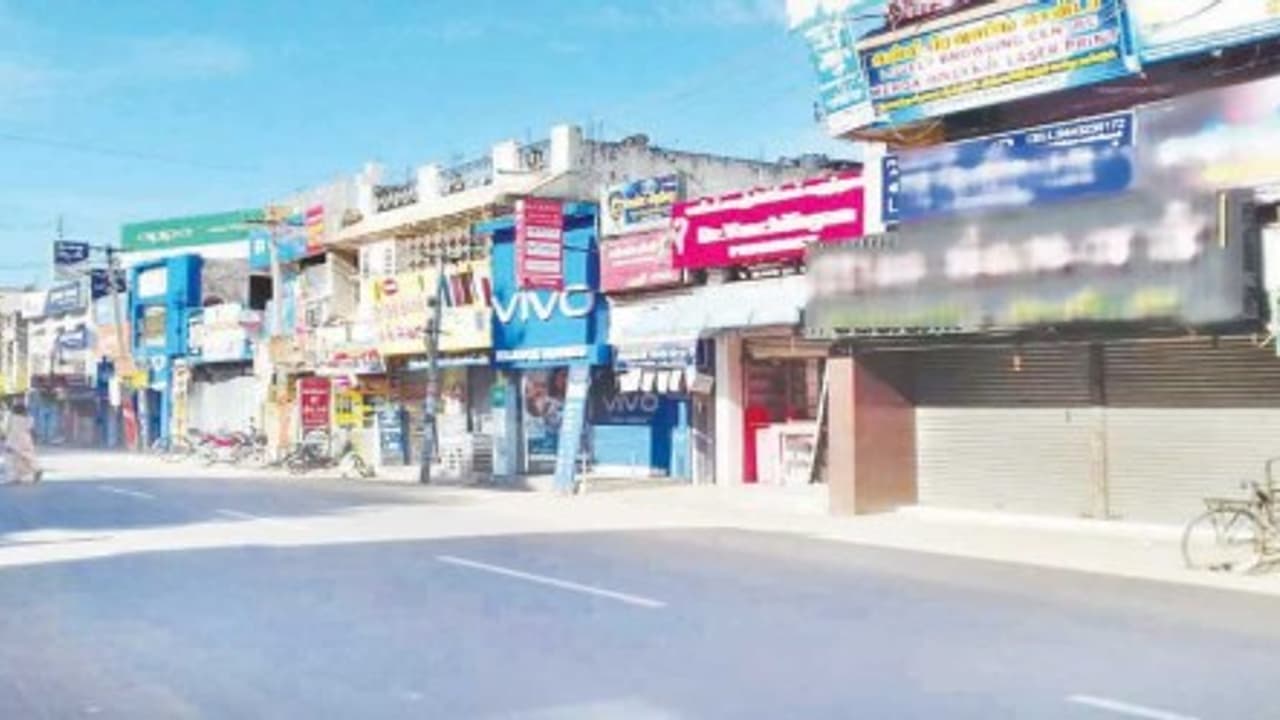 கதிராமங்கலம் போராட்டத்தை ஆதரித்து மயிலாடுதுறையில் அனைத்துக் கடைகளும் அடைப்பு…