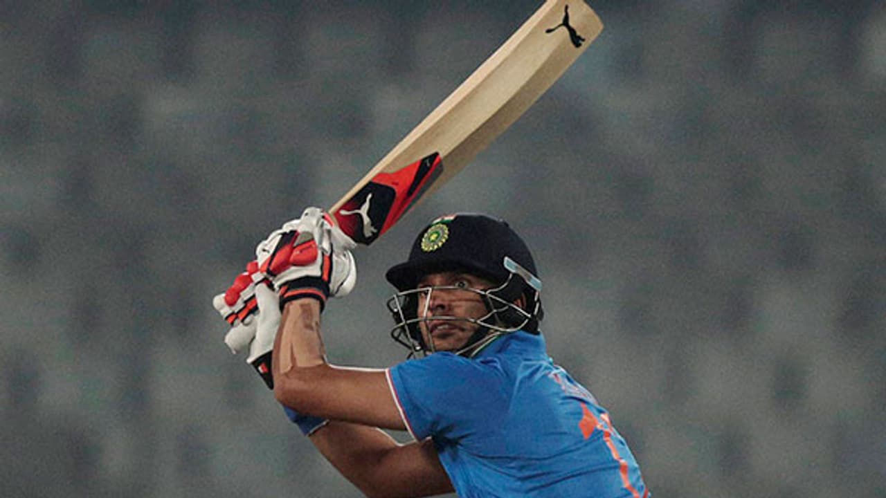 ಧೋನಿಗೆ ಚಾಲೆಂಜ್ ಯುವಿ ಹೆಲಿಕಾಪ್ಟರ್ ಸಿಕ್ಸರ್ ವೈರಲ್! ಧೋನಿಗೆ ಚಾಲೆಂಜ್ ಯುವಿ ಹೆಲಿಕಾಪ್ಟರ್ ಸಿಕ್ಸರ್ ವೈರಲ್!