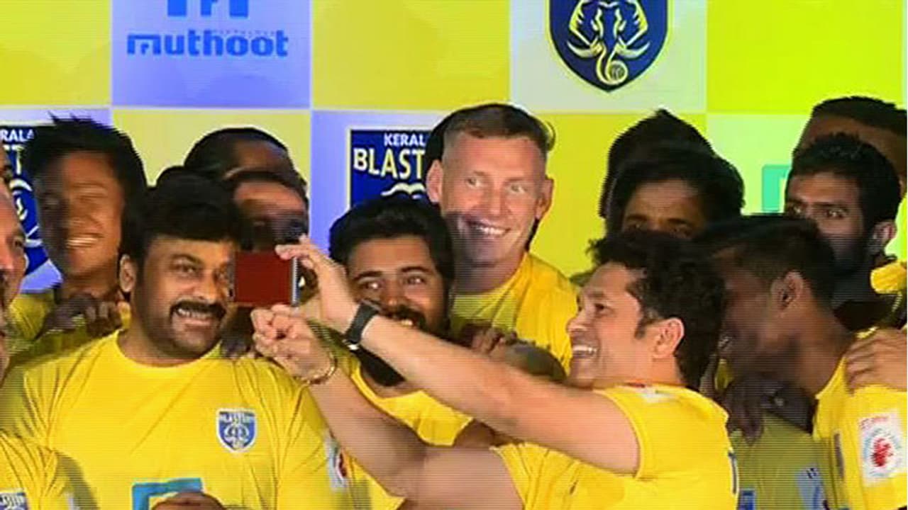 Sachin's new look: When in Kerala, clad in 'Mundu' Sachin's new look: When in Kerala, clad in 'Mundu'