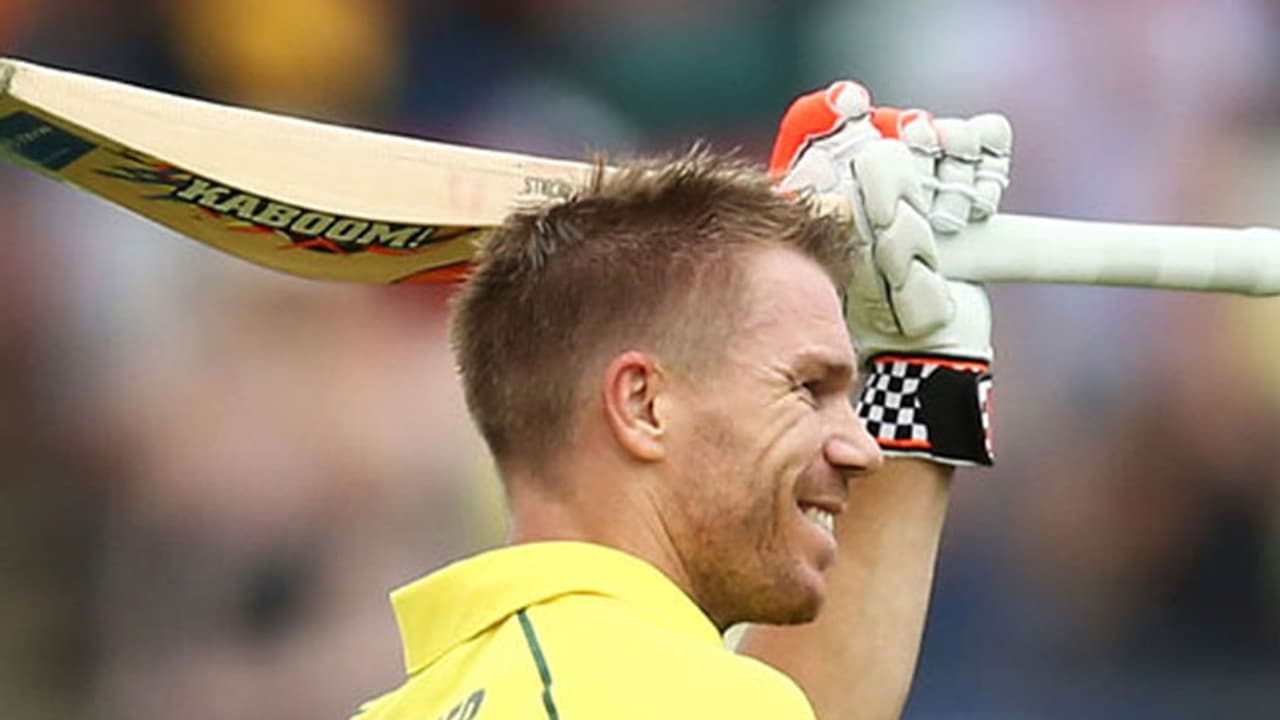 అలిగిన వార్నర్.. మ్యాచ్ మధ్యలో నుంచే వెళ్లిపోయాడు అలిగిన వార్నర్.. మ్యాచ్ మధ్యలో నుంచే వెళ్లిపోయాడు