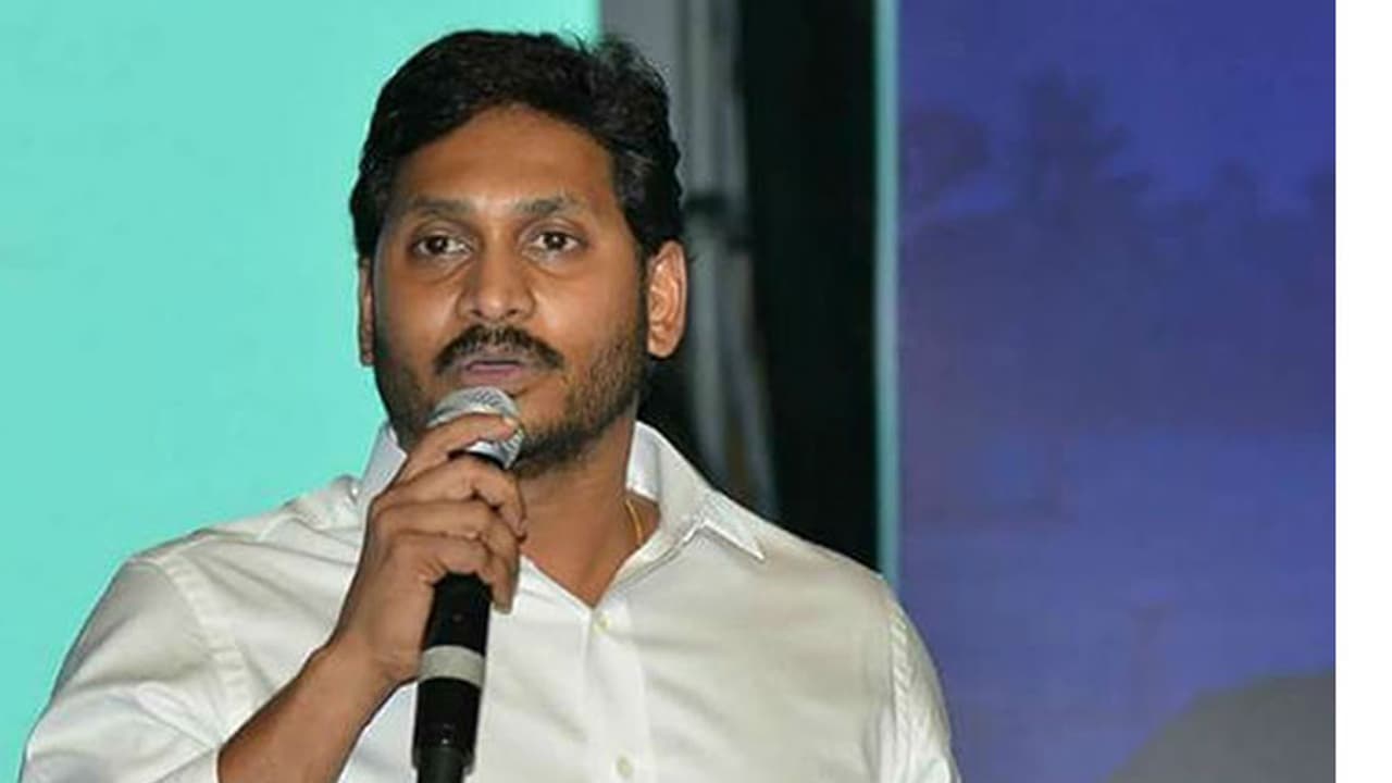 ముహూర్తం కుదిరింది: తొలివిడతగా 75 మంది అభ్యర్థులను ప్రకటించనున్న వైఎస్ జగన్ ముహూర్తం కుదిరింది: తొలివిడతగా 75 మంది అభ్యర్థులను ప్రకటించనున్న వైఎస్ జగన్