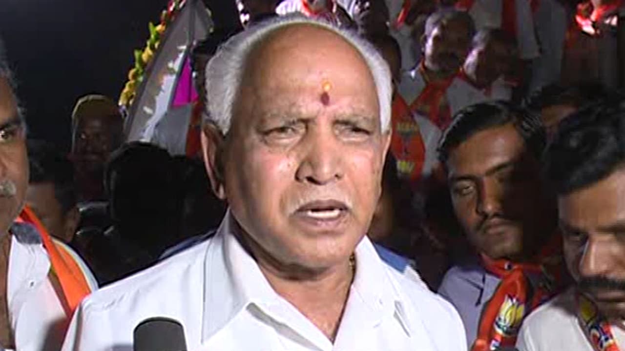 ಸಂತೋಷ್ ನಿವಾಸಕ್ಕೆ ಬಿಎಸ್'ವೈ ಭೇಟಿ; 1 ಲಕ್ಷ ರೂ ಪರಿಹಾರ ಧನ