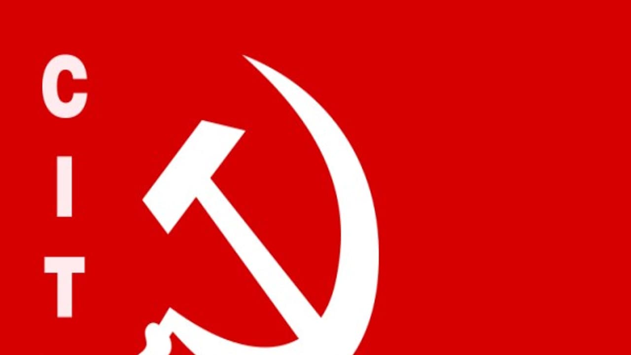 சிஐடியு மாநில பொதுச்செயலர் அனிதா வீட்டுக்குச் சென்று மலரஞ்சலி; ரூ.1.50 இலட்சம் நிதியுதவியும் வழங்கினார்… சிஐடியு மாநில பொதுச்செயலர் அனிதா வீட்டுக்குச் சென்று மலரஞ்சலி; ரூ.1.50 இலட்சம் நிதியுதவியும் வழங்கினார்…