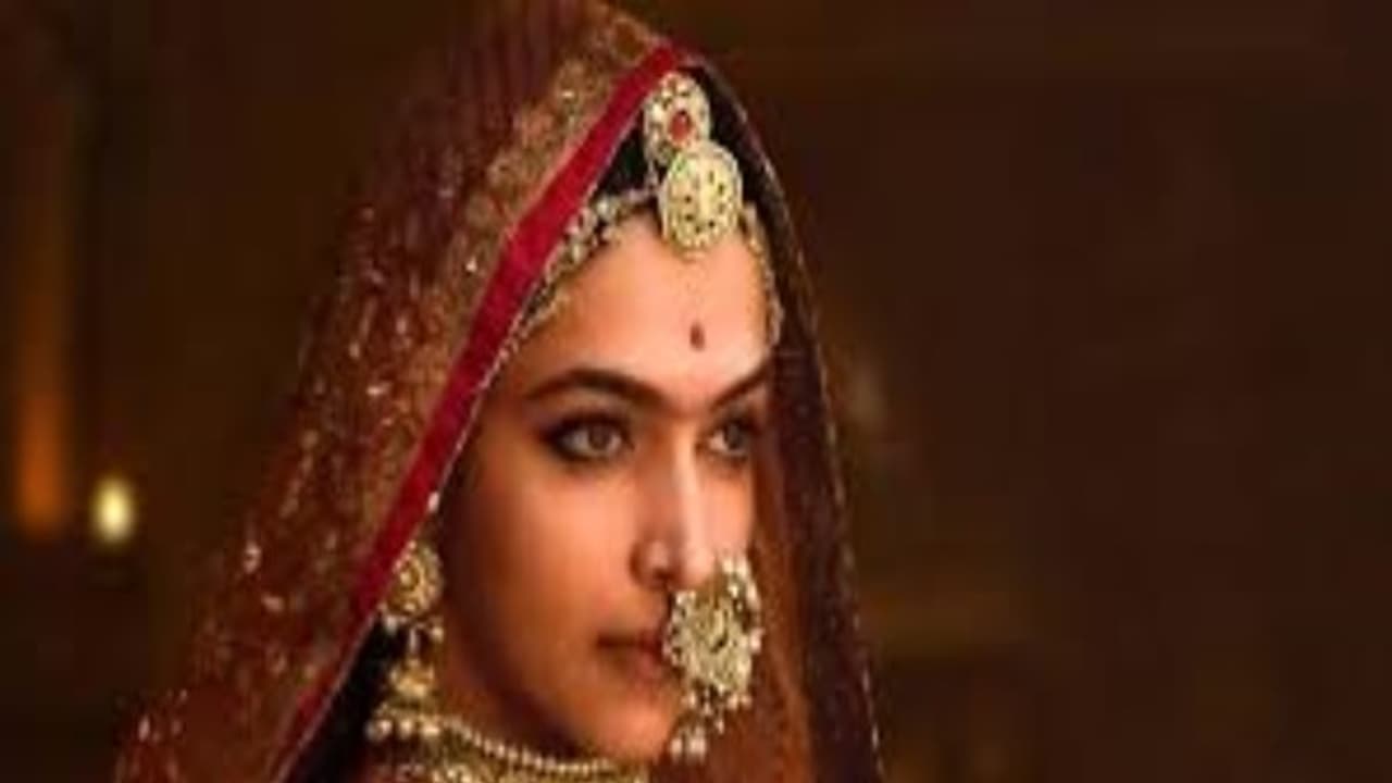 தணிக்கை துறையிடம் இருந்து பேராசிரியர்கள் கையில் சென்ற "பத்மாவதி"...! விரைவில்...! தணிக்கை துறையிடம் இருந்து பேராசிரியர்கள் கையில் சென்ற "பத்மாவதி"...! விரைவில்...!