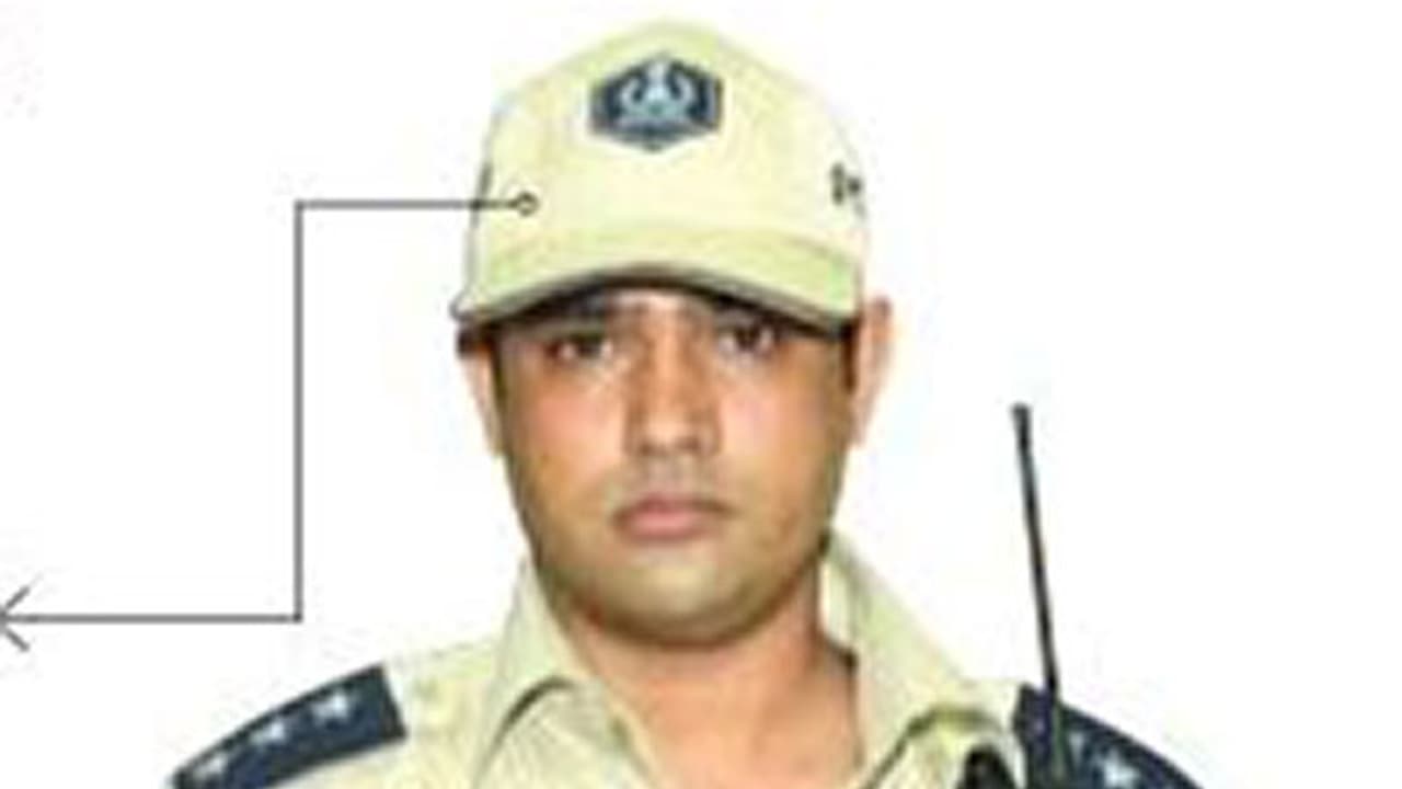 Indian police to do away with khaki for swanky new uniforms