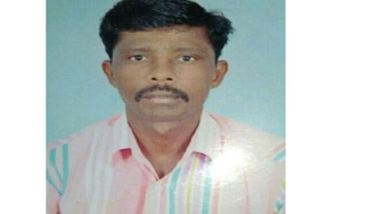 மதுரை சிறையில் கைதி மரணம் காவல் நிலையத்தை முற்றுகையிட்ட உறவினர்கள்... மதுரை சிறையில் கைதி மரணம் காவல் நிலையத்தை முற்றுகையிட்ட உறவினர்கள்...