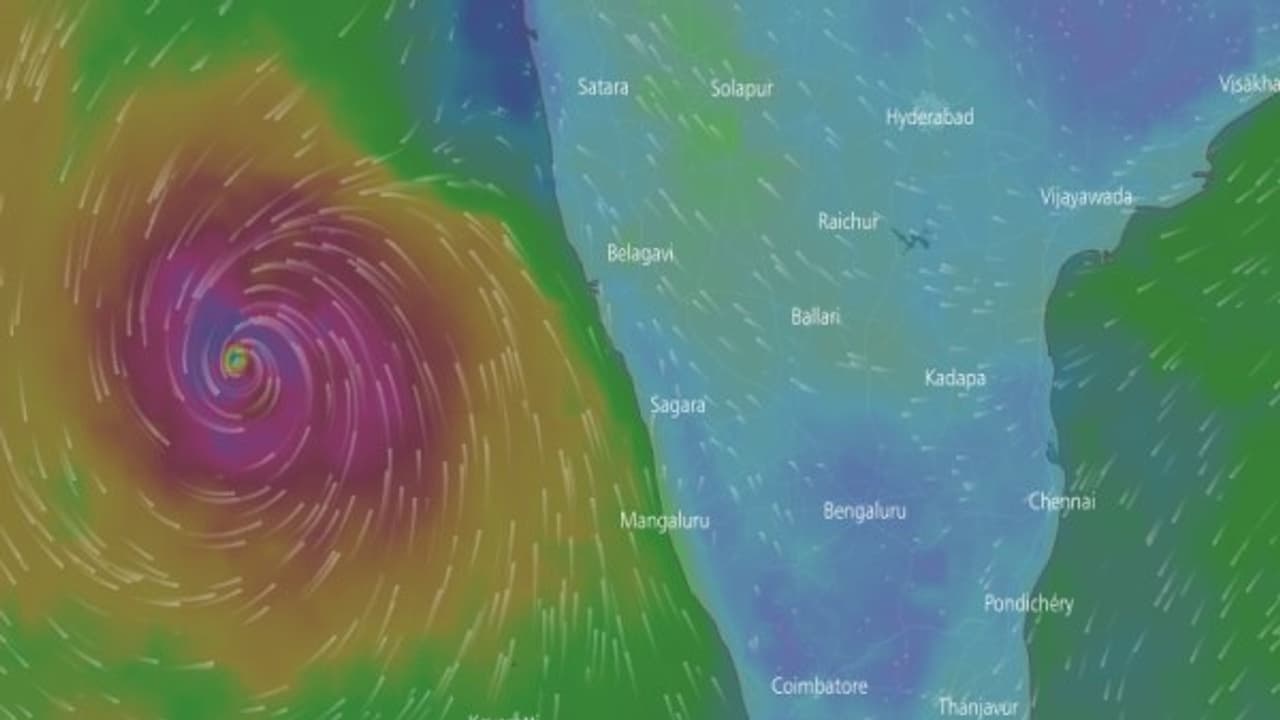 குமரியை அடுத்து ”ஓகி” ஓங்கி அடிக்கப் போறது எங்கே தெரியுமா..? குமரியை அடுத்து ”ஓகி” ஓங்கி அடிக்கப் போறது எங்கே தெரியுமா..?