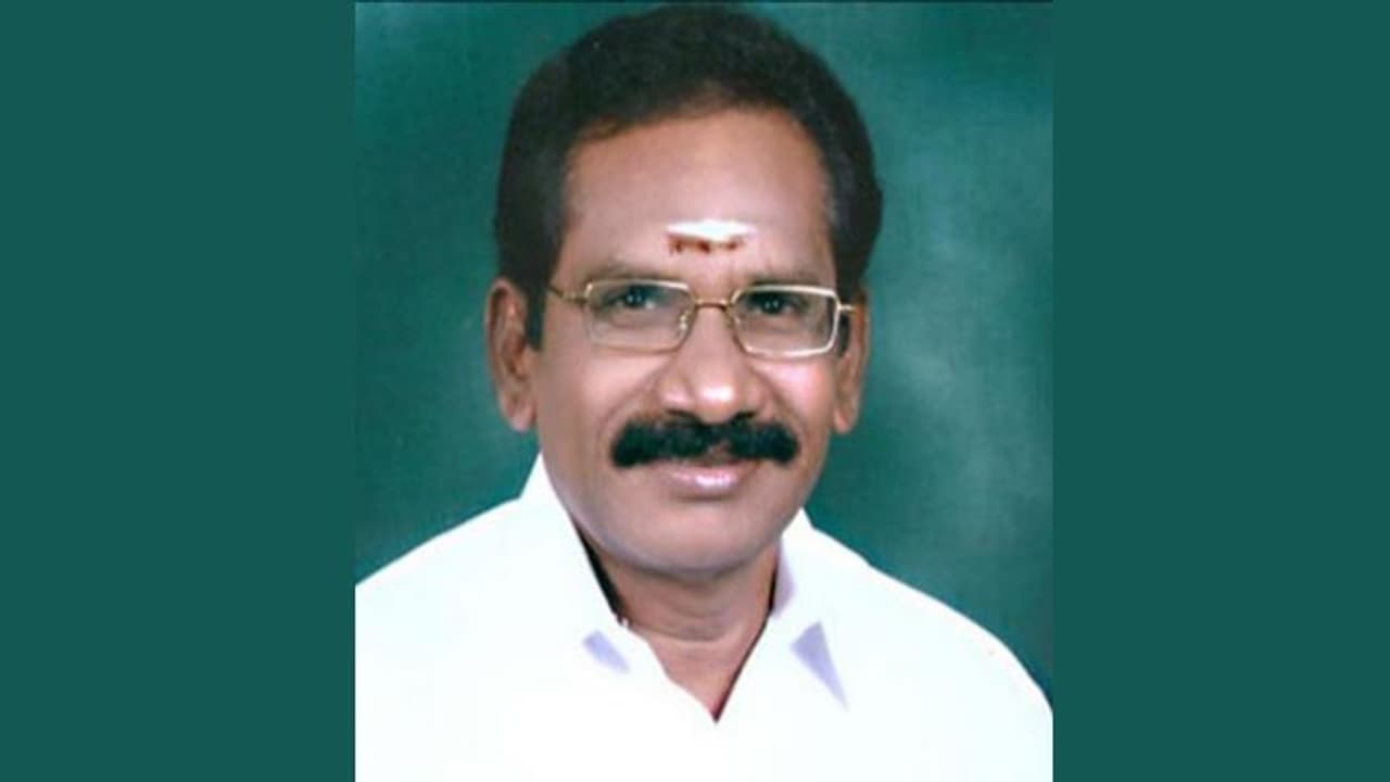 அந்த ஆண்டவனே வந்தாலும் விலைவாசியை கட்டுப்படுத்த முடியாது...!! வெங்காயத்திற்கு கை விரித்த அமைச்சர் செல்லூரார்...!!