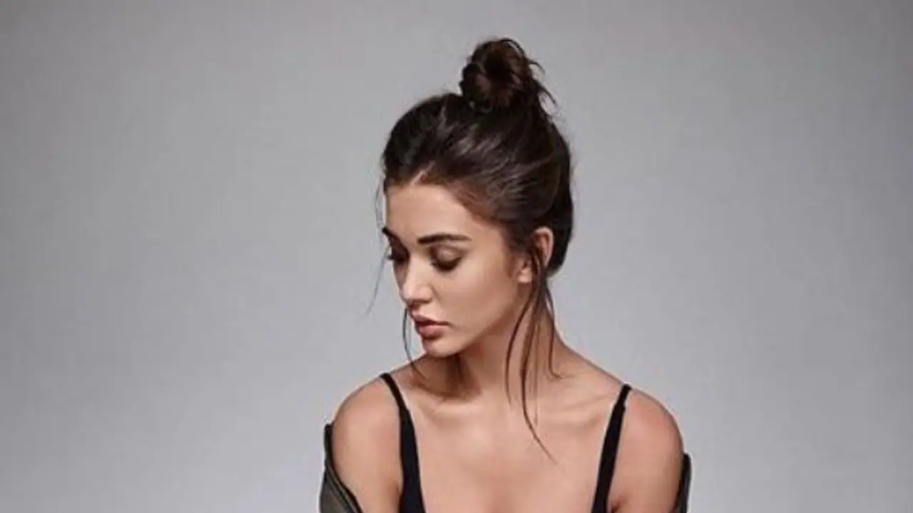 முகம் சுழுக்கும்படி ஆபாச உடையில் விருது விழாவில் பங்கேற்ற எமி...! முகம் சுழுக்கும்படி ஆபாச உடையில் விருது விழாவில் பங்கேற்ற எமி...!