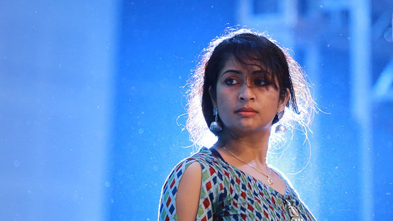 ഇത് വിവാഹത്തോടെയുള്ള ഇടവേളയല്ല, ഞാന് സിനിമയിലേക്ക് തിരിച്ച് വരും: നവ്യ നായര് ഇത് വിവാഹത്തോടെയുള്ള ഇടവേളയല്ല, ഞാന് സിനിമയിലേക്ക് തിരിച്ച് വരും: നവ്യ നായര്