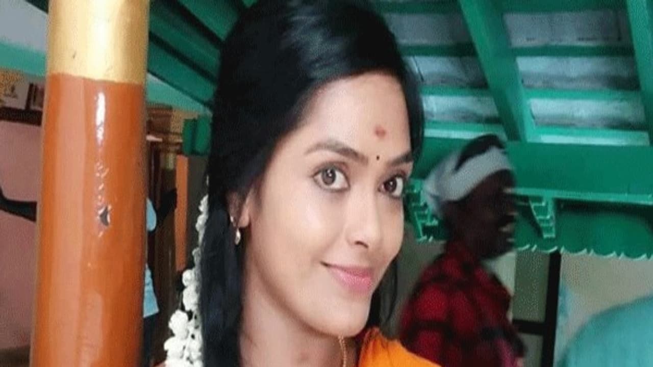 1 மணி நேரத்திற்கு ரூ.3 லட்சம் ! டி.வி நடிகை ஜெயலட்சுமிக்கு வாட்ஸ் ஆப் மூலம் அழைப்பு! 1 மணி நேரத்திற்கு ரூ.3 லட்சம் ! டி.வி நடிகை ஜெயலட்சுமிக்கு வாட்ஸ் ஆப் மூலம் அழைப்பு!