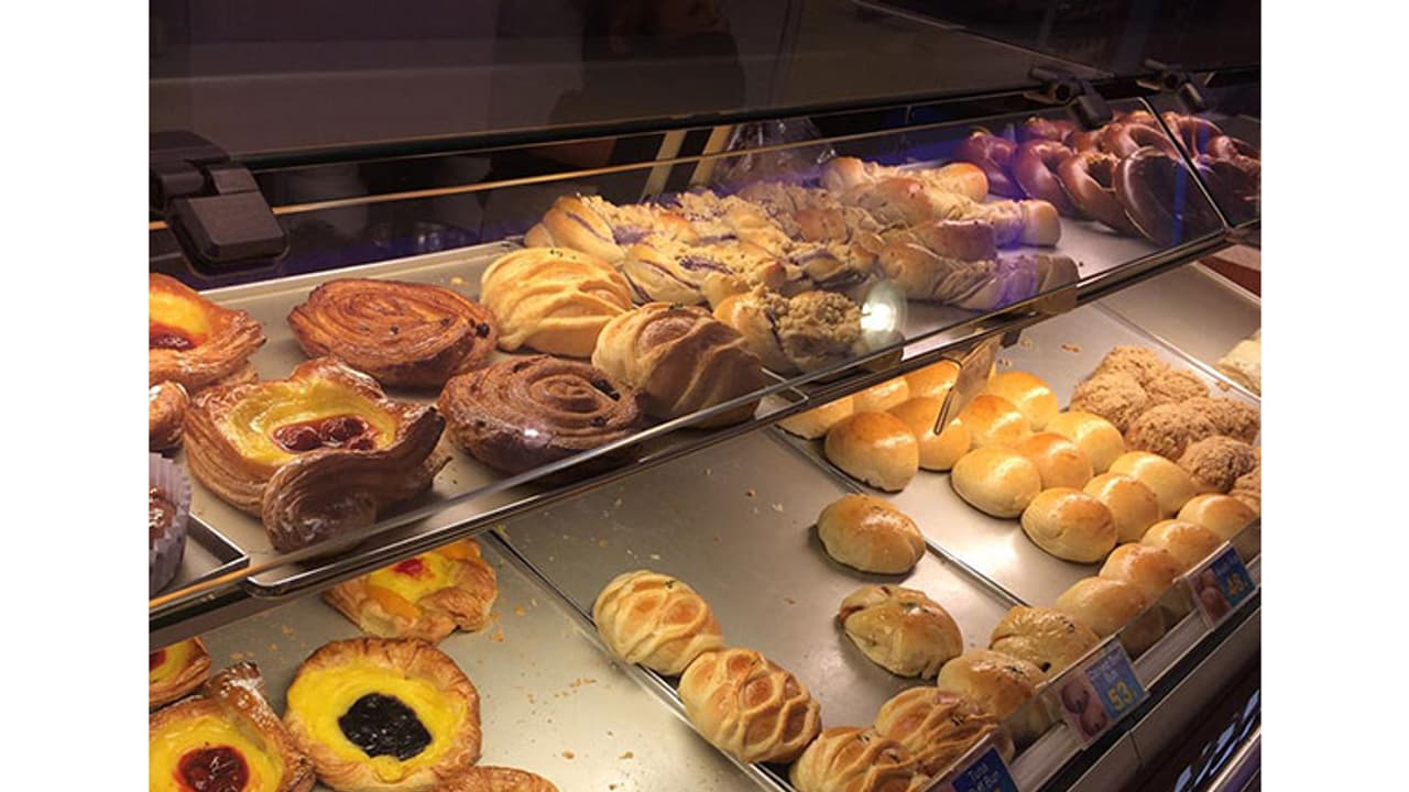 പിടിച്ചെടുത്ത പലഹാരങ്ങളിലെ നിര്മ്മാണ തിയതി കണ്ട് അമ്പരന്ന് നഗരസഭാ അധികൃതര് പിടിച്ചെടുത്ത പലഹാരങ്ങളിലെ നിര്മ്മാണ തിയതി കണ്ട് അമ്പരന്ന് നഗരസഭാ അധികൃതര്