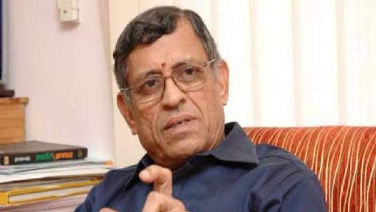 அமைச்சர் ஜெயக்குமாருக்கு இங்கிலீஷ் அர்த்தம் புரியல...! நான் சொன்னதன் விளக்கம் இதுதான்...! ஆதாரத்துடன் விளக்கும் ஆடிட்டர் குருமூர்த்தி...! அமைச்சர் ஜெயக்குமாருக்கு இங்கிலீஷ் அர்த்தம் புரியல...! நான் சொன்னதன் விளக்கம் இதுதான்...! ஆதாரத்துடன் விளக்கும் ஆடிட்டர் குருமூர்த்தி...!