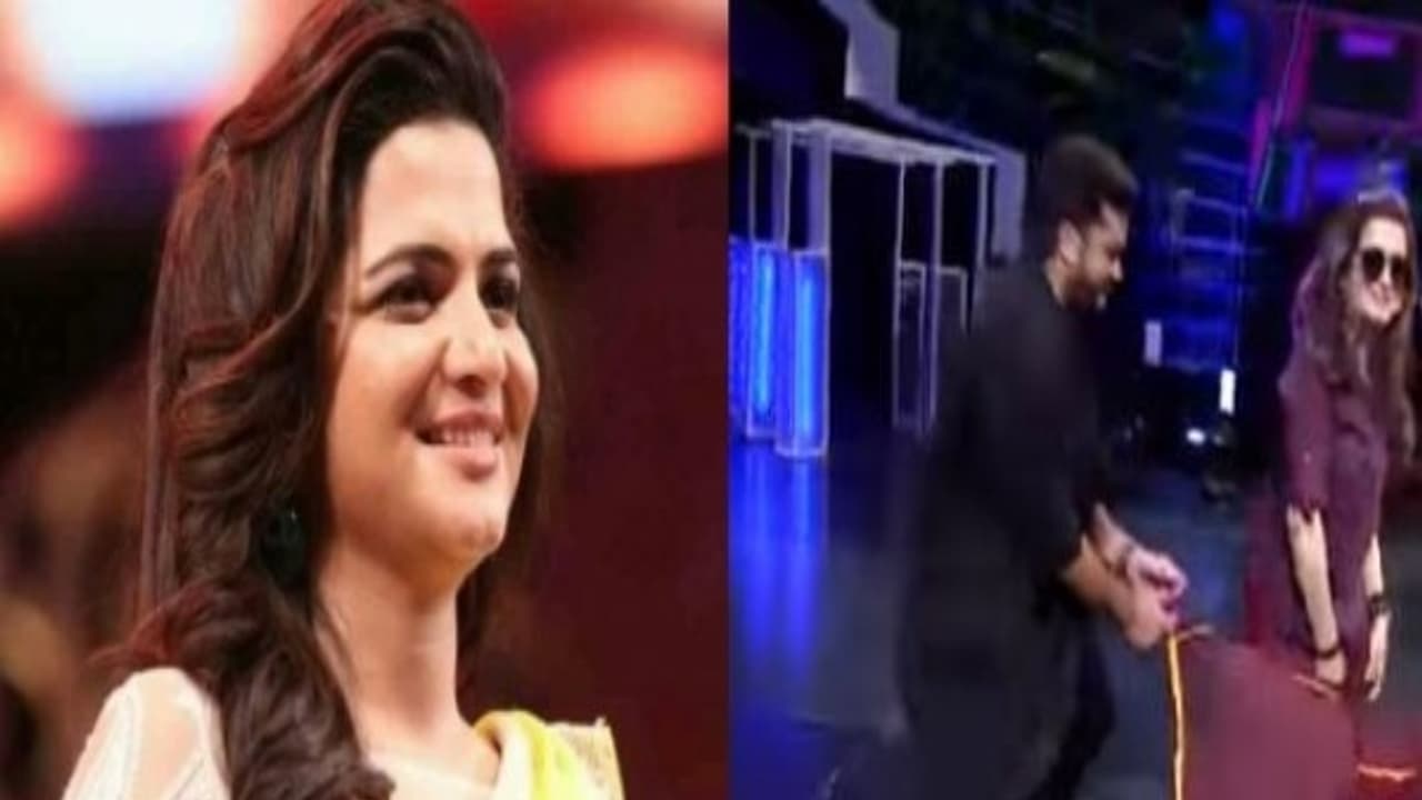 பொது மேடையில் "டிடி யின் வேட்டியை" அவிழ்த்து விட்ட பிரபல நடிகர்...! பின்னர் நடந்ததை நீங்களே பாருங்கள்..! 