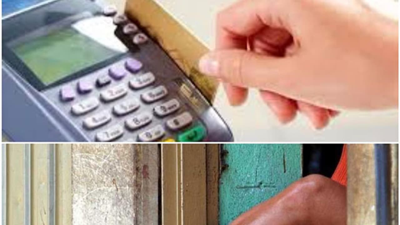 విజయవాడలో ఆన్లైన్ సెక్స్రాకెట్: 40 మంది ఫోటోలతో అత్తా అల్లుళ్ల బాగోతం విజయవాడలో ఆన్లైన్ సెక్స్రాకెట్: 40 మంది ఫోటోలతో అత్తా అల్లుళ్ల బాగోతం