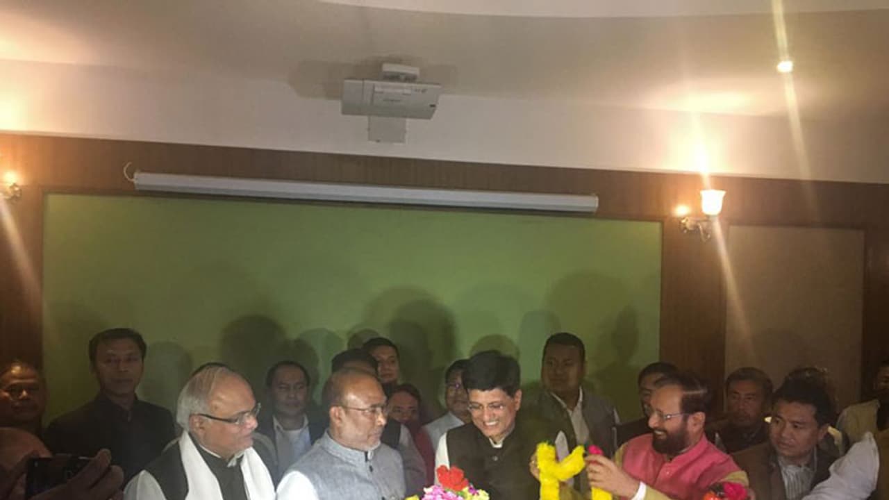 ಎನ್.ಬಿರೇನ್ ಸಿಂಗ್ ರನ್ನು ಮಣಿಪುರ ಸಿಎಂ ಅಭ್ಯರ್ಥಿಯಾಗಿ ಬಿಜೆಪಿ ಘೋಷಣೆ ಎನ್.ಬಿರೇನ್ ಸಿಂಗ್ ರನ್ನು ಮಣಿಪುರ ಸಿಎಂ ಅಭ್ಯರ್ಥಿಯಾಗಿ ಬಿಜೆಪಿ ಘೋಷಣೆ