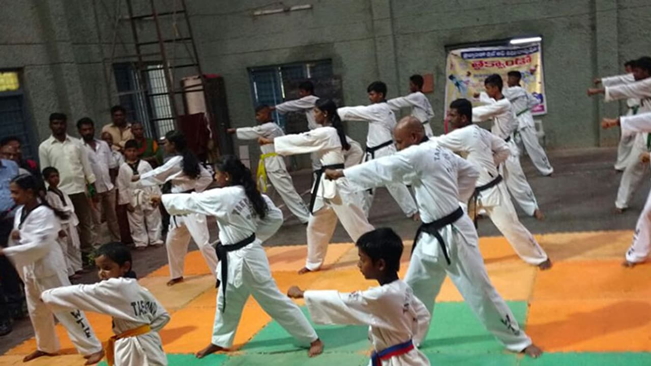 క్రీడలకు ప్రోత్సాహం క్రీడలకు ప్రోత్సాహం