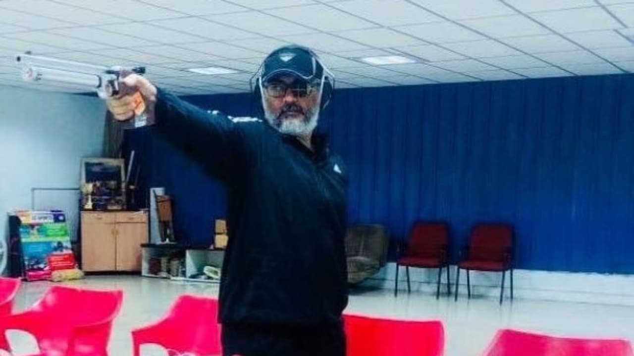 துப்பாக்கியுடன் லோக்கல் டானாக கலக்க வரும் ‘தல’! தீவிர பயிற்சியில் செம்ம பிஸி... துப்பாக்கியுடன் லோக்கல் டானாக கலக்க வரும் ‘தல’! தீவிர பயிற்சியில் செம்ம பிஸி...