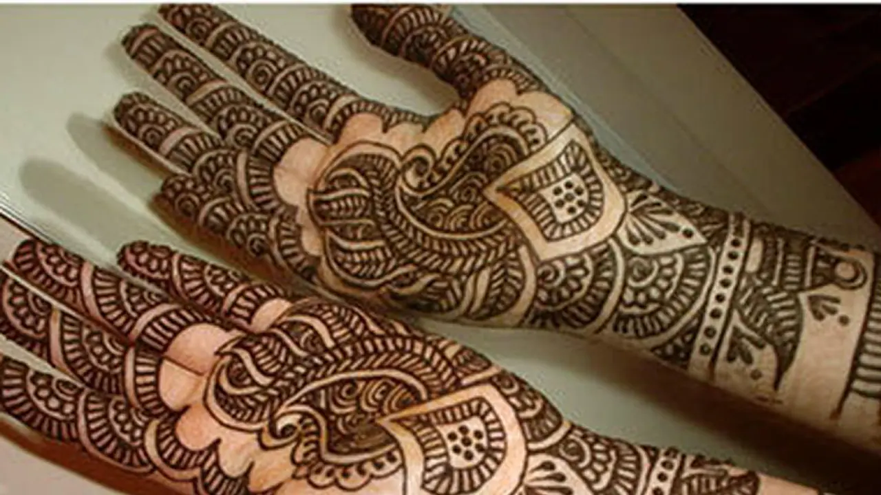 ఆషాడంలో గోరింటాకు పెట్టుకుంటే ఏం జరుగుతుంది? ఆషాడంలో గోరింటాకు పెట్టుకుంటే ఏం జరుగుతుంది?