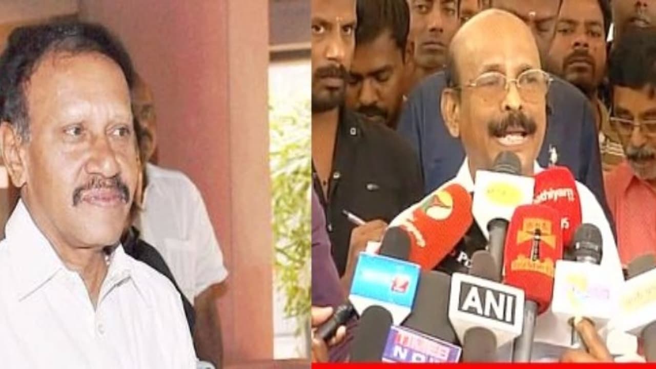 "ஜெ. இட்லி சாப்பிட்டார்... தயிர்சாதம் சாப்பிட்டார்ன்னு தம்பிதுரைதான் சொல்ல சொன்னார்" போட்டுடைத்த பொன்னையன் "ஜெ. இட்லி சாப்பிட்டார்... தயிர்சாதம் சாப்பிட்டார்ன்னு தம்பிதுரைதான் சொல்ல சொன்னார்" போட்டுடைத்த பொன்னையன்