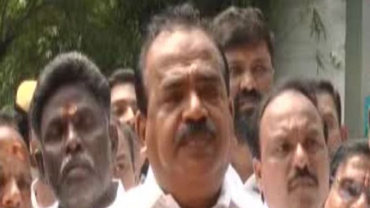 "ஒபிஎஸ்சின் நிபந்தனைகள் எங்களை கட்டுப்படுத்தாது" மார்தட்டும் நாஞ்சில் சம்பத்...!!! "ஒபிஎஸ்சின் நிபந்தனைகள் எங்களை கட்டுப்படுத்தாது" மார்தட்டும் நாஞ்சில் சம்பத்...!!!