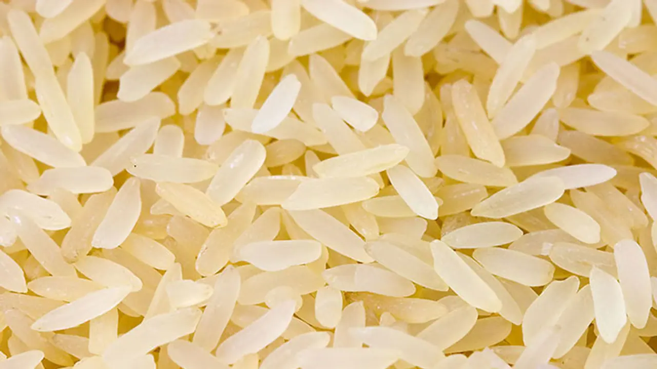 ಅನ್ನಭಾಗ್ಯದಲ್ಲೂ ಪ್ಲಾಸ್ಟಿಕ್ ಅಕ್ಕಿ? ಅನ್ನಭಾಗ್ಯದಲ್ಲೂ ಪ್ಲಾಸ್ಟಿಕ್ ಅಕ್ಕಿ?