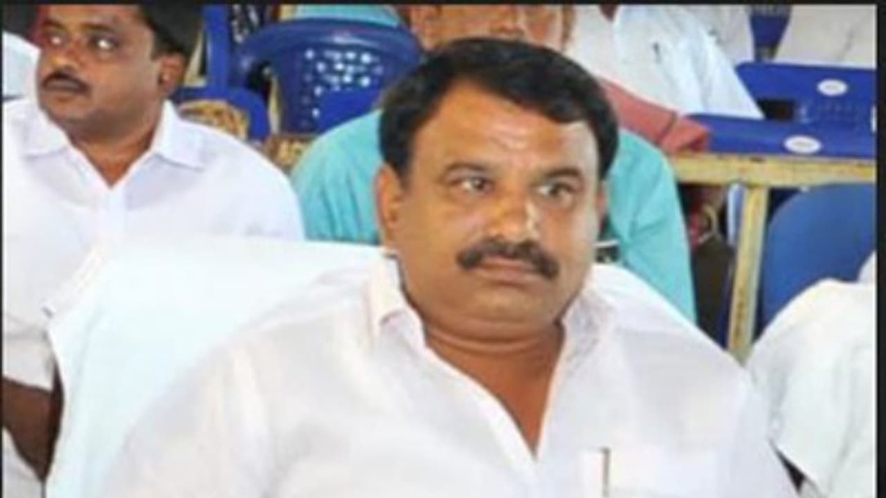 விரைவில் தமிழகத்தின் முதல்வராக தினகரன் பதவியேற்பார் தகுதி நீக்கம் செய்யப்பட்ட ஆம்பூர் எம்.எல்.ஏ அலப்பறை... விரைவில் தமிழகத்தின் முதல்வராக தினகரன் பதவியேற்பார் தகுதி நீக்கம் செய்யப்பட்ட ஆம்பூர் எம்.எல்.ஏ அலப்பறை...