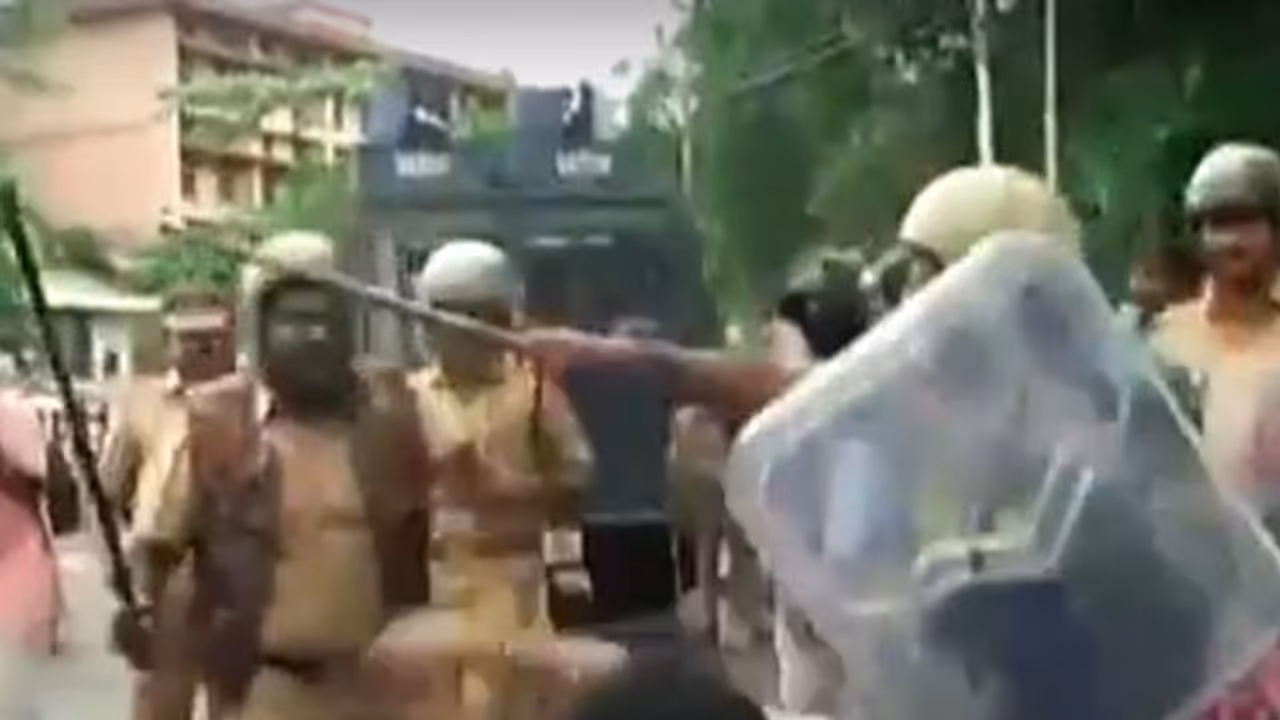 Police lathicharge