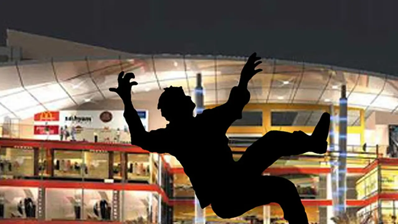 Man has argument with girlfriend at mall, jumps to death from food court Man has argument with girlfriend at mall, jumps to death from food court