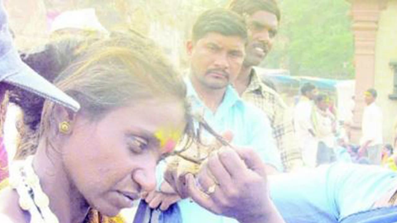 ಸಾವಿರಾರು ಹೆಣ್ಮಕ್ಕಳಕಣ್ಣೀರೊರೆಸಿದ ಸೀತವ್ವ ಸಾವಿರಾರು ಹೆಣ್ಮಕ್ಕಳಕಣ್ಣೀರೊರೆಸಿದ ಸೀತವ್ವ