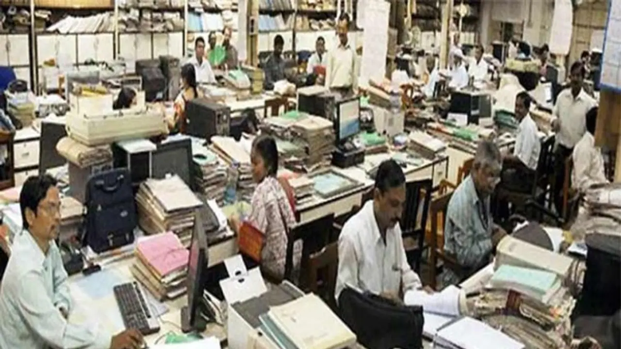 பறிபோகும் அரசு ஊழியர்களின் சலுகைகள்... கொரோனா பாதிப்பை ஈடுகட்ட அதிரடி நடவடிக்கை..! பறிபோகும் அரசு ஊழியர்களின் சலுகைகள்... கொரோனா பாதிப்பை ஈடுகட்ட அதிரடி நடவடிக்கை..!