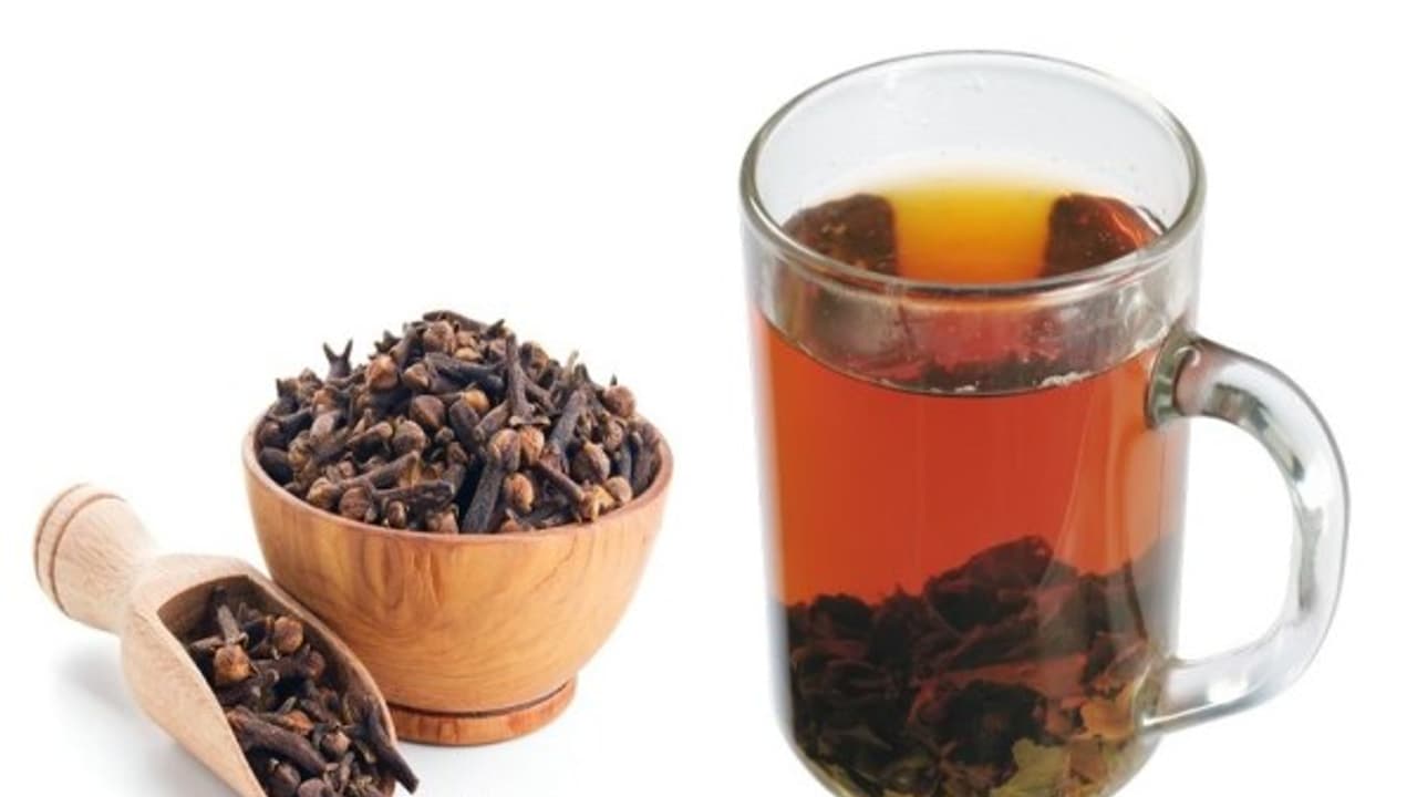 கிராம்பு தண்ணீரை குடிக்க டாக்டர்கள் பரிந்துரைக்க இதுதான் காரணம்... கிராம்பு தண்ணீரை குடிக்க டாக்டர்கள் பரிந்துரைக்க இதுதான் காரணம்...