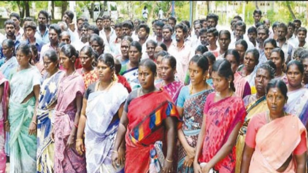 எங்கள் கிராமத்தினர் மீது போடப்பட்ட வழக்குகளை ரத்து செய்ய வேண்டும் காவல் கண்காணிப்பாளரிடம் மனு… எங்கள் கிராமத்தினர் மீது போடப்பட்ட வழக்குகளை ரத்து செய்ய வேண்டும் காவல் கண்காணிப்பாளரிடம் மனு…