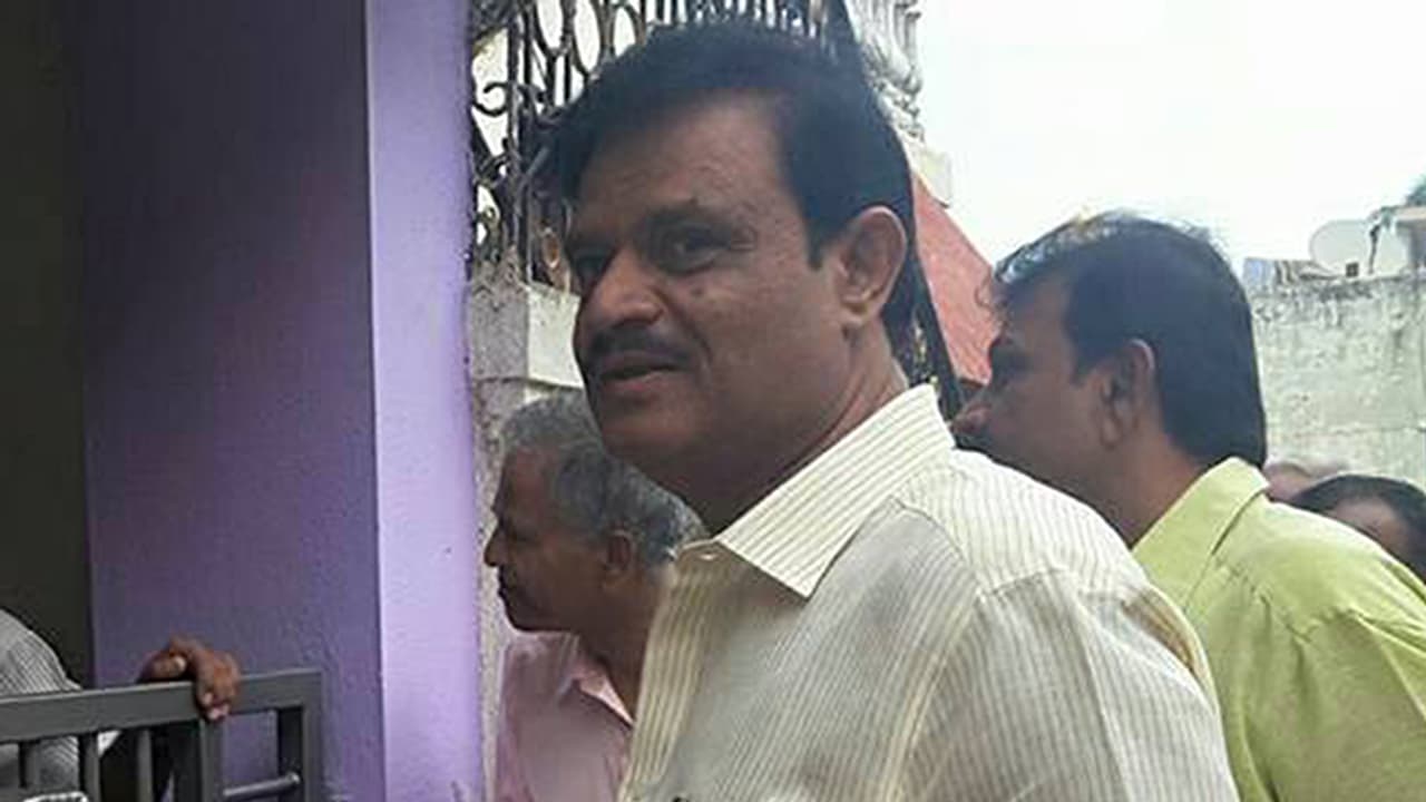 ಕಾಂಗ್ರೆಸ್ ಶಾಸಕ ಮುನಿರತ್ನಗೆ ಸಂಕಷ್ಟ ಕಾಂಗ್ರೆಸ್ ಶಾಸಕ ಮುನಿರತ್ನಗೆ ಸಂಕಷ್ಟ