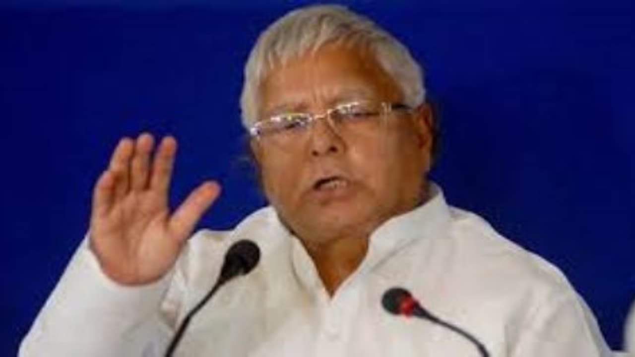 'ஐ ஆம் சபரிங் பிரம் பீவர்' அதனால் கருணாநிதி வைரவிழாவில் பங்கேற்க முடியாது லாலு பிரசாத் ட்வீட் 'ஐ ஆம் சபரிங் பிரம் பீவர்' அதனால் கருணாநிதி வைரவிழாவில் பங்கேற்க முடியாது லாலு பிரசாத் ட்வீட்