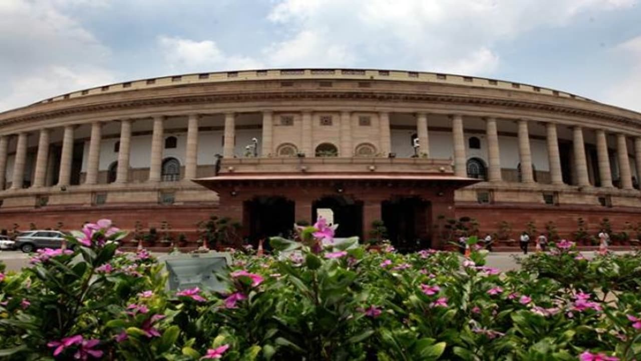 ರಾಷ್ಟ್ರೀಯ ಹಿಂದುಳಿದ ವರ್ಗಗಳ ಆಯೋಗಕ್ಕೆ ಸಾಂವಿಧಾನಿಕ ಮಾನ್ಯತೆ ರಾಷ್ಟ್ರೀಯ ಹಿಂದುಳಿದ ವರ್ಗಗಳ ಆಯೋಗಕ್ಕೆ ಸಾಂವಿಧಾನಿಕ ಮಾನ್ಯತೆ