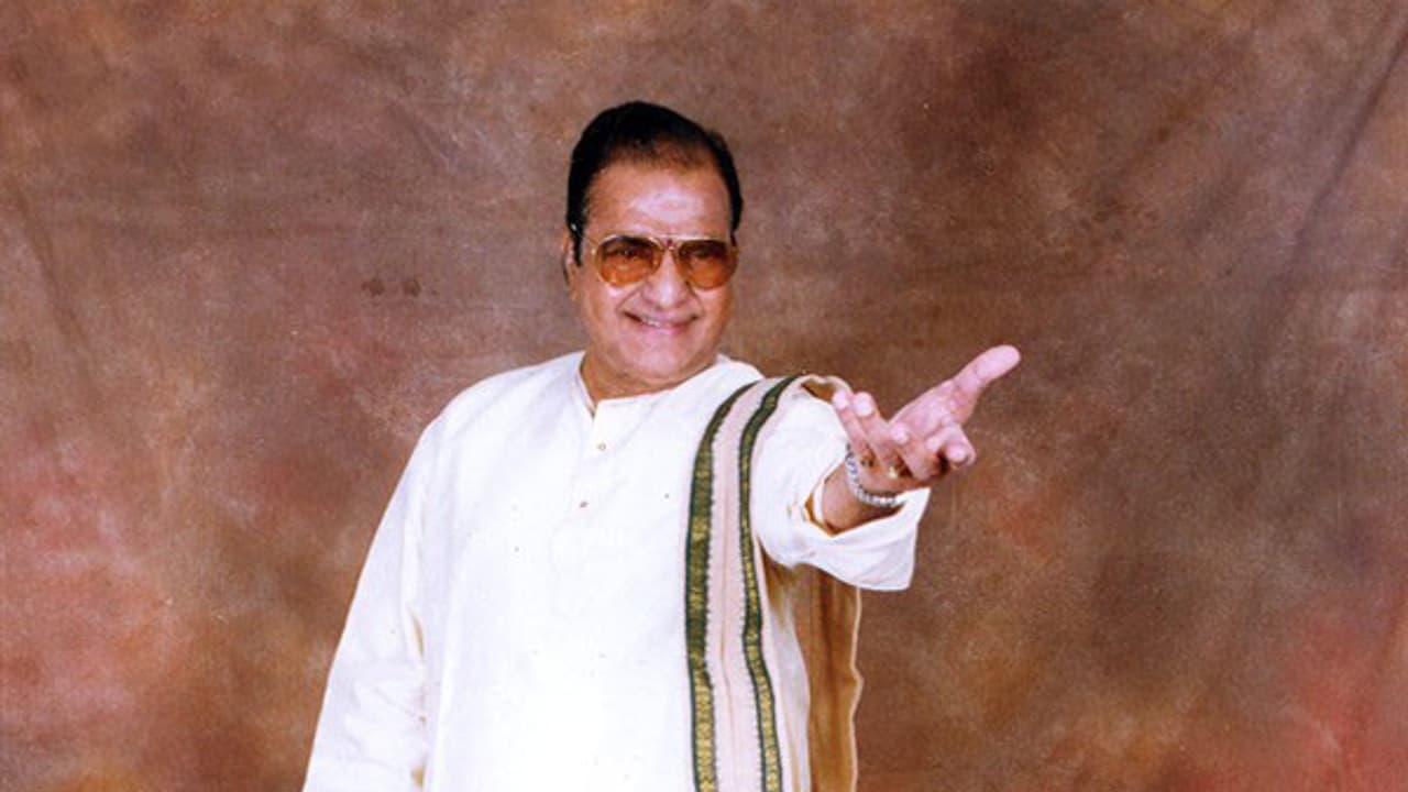 బాలయ్య తీసే ఎన్టీఆర్ బయోపిక్ రిలీజ్ డేట్ చెప్పేశారు బాలయ్య తీసే ఎన్టీఆర్ బయోపిక్ రిలీజ్ డేట్ చెప్పేశారు