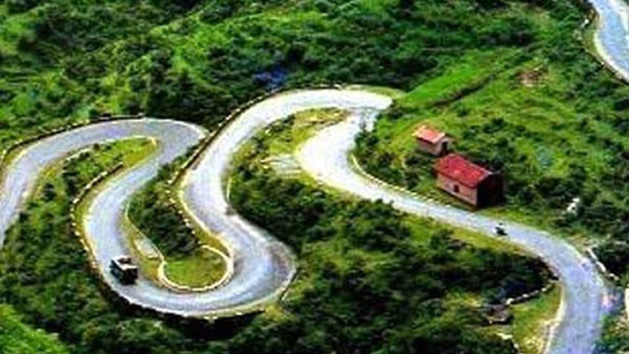 అరకు విహారయాత్ర విషాదం... లోయలోకి దూసుకెళ్లిన కారు అరకు విహారయాత్ర విషాదం... లోయలోకి దూసుకెళ్లిన కారు