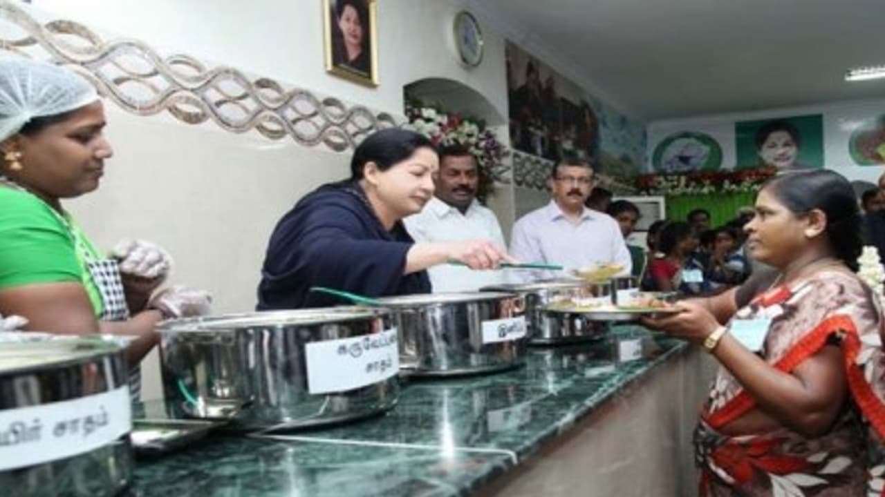 ஜெயலலிதாவின் அம்மா உணவகத்தை தொட முடியாத GST!! – தப்பித்த உழைப்பாளி மக்கள்... ஜெயலலிதாவின் அம்மா உணவகத்தை தொட முடியாத GST!! – தப்பித்த உழைப்பாளி மக்கள்...