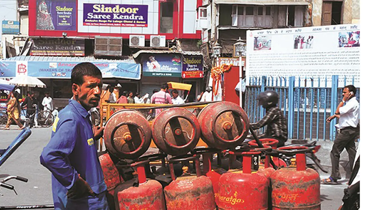 Andhra govt races against time to replace Kerosene with LPG connections in BPL households by June 8 Andhra govt races against time to replace Kerosene with LPG connections in BPL households by June 8