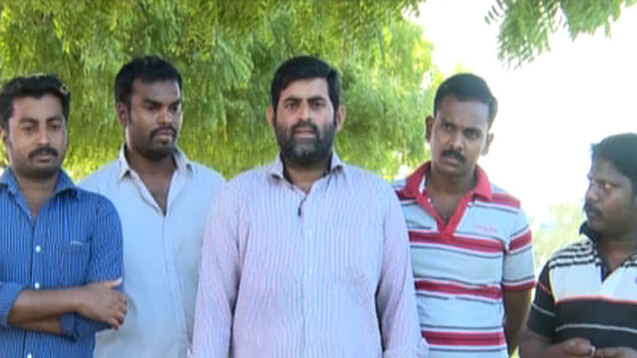 ശമ്പളമില്ലാതെ മലയാളികള് ഒമാനില് ദുരിതാവസ്ഥയില് ശമ്പളമില്ലാതെ മലയാളികള് ഒമാനില് ദുരിതാവസ്ഥയില്