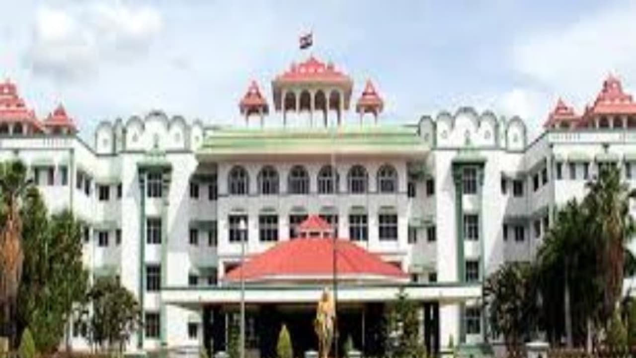 குடிக்கிறதுனால மட்டும் கல்லீரல் பாதிக்கப்படாது! பகிரங்கரமா ஆதரவு அளிக்கும் அரசு! குடிக்கிறதுனால மட்டும் கல்லீரல் பாதிக்கப்படாது! பகிரங்கரமா ஆதரவு அளிக்கும் அரசு!