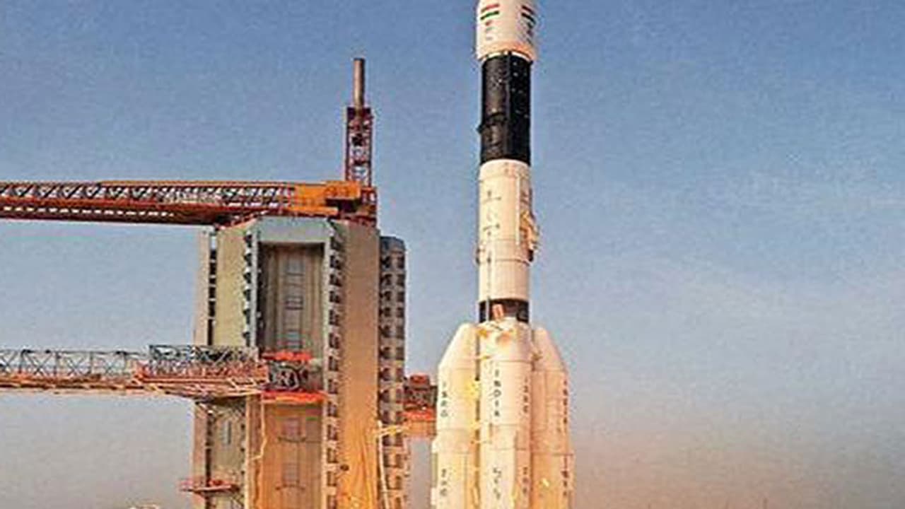 ఇస్రో 104కు కౌంట్ డౌన్ మొదలు ఇస్రో 104కు కౌంట్ డౌన్ మొదలు